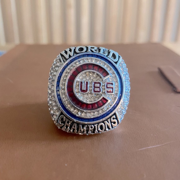 Chicago Cubs Championship Ring - Picture 1 of 13
